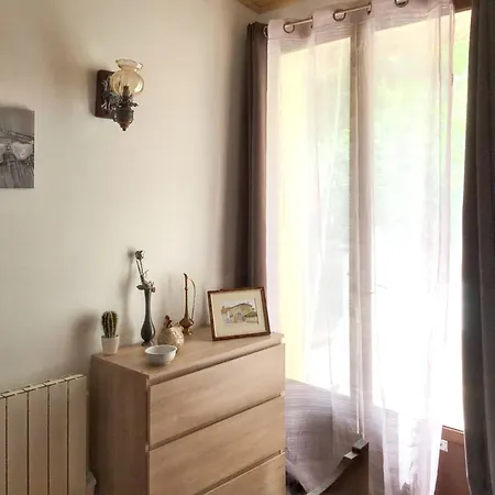 Holiday home Maison De Charme A Avec Jardin Et Vue Montagne