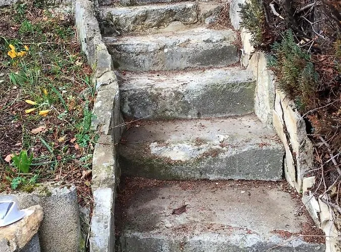 Holiday home Maison De Charme A Avec Jardin Et Vue Montagne